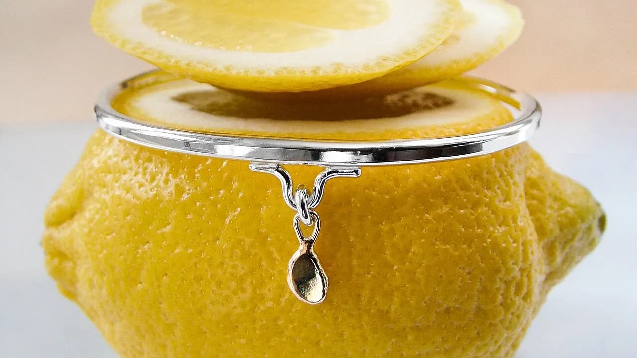 نقره ۹۲۵ یا طلا؟ مقایسه زیورآلات نقره و طلا برای استفاده روزانه