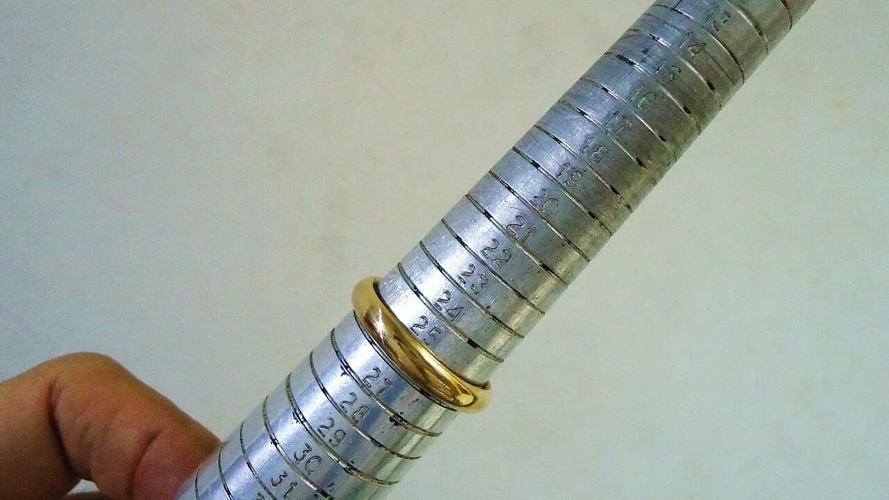 اندازه گیری سایز انگشتر در خانه؛ روش‌های ساده و جدول سایز