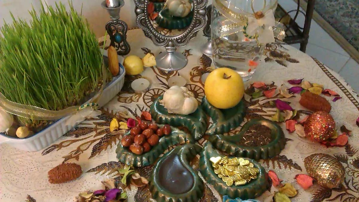 طلا در آیین‌های ایرانی؛ از سفره هفت‌سین تا چشم‌روشنی و دندونی