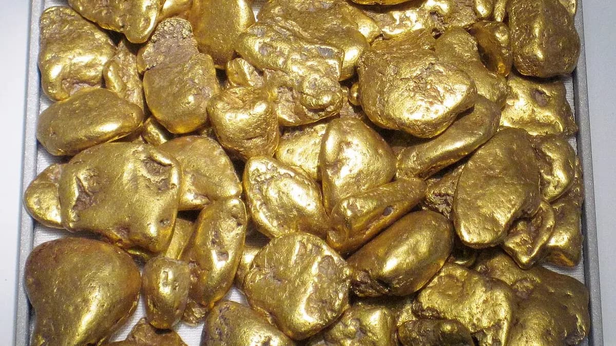 طلای خالص چه رنگی است؟ چرا طلاها در رنگ با هم فرق دارند